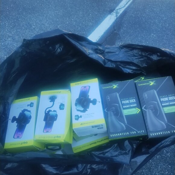 Cellphone mounts and cup holders lot of 50 - Picture 11 of 12